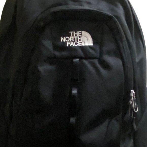 The North Face Vault Black Backpack 27L Unisex Design With Padded Straps & Multi - Picture 3 of 10